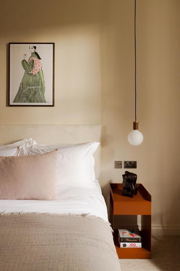 Leighton House Boutique B&B Bath Extérieur photo A pendant light