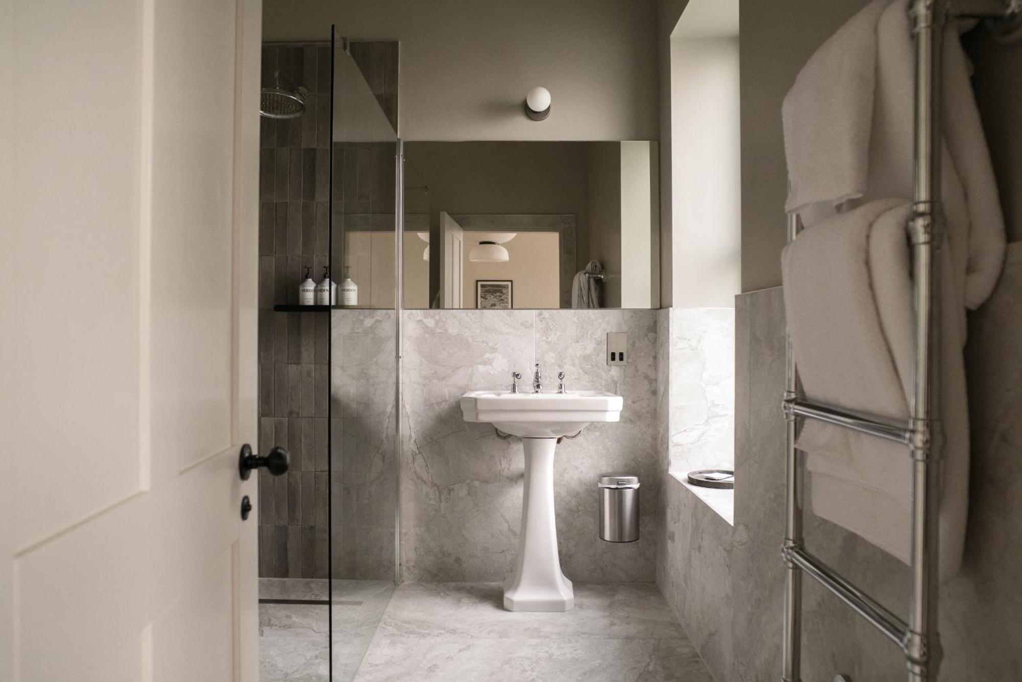 Leighton House Boutique B&B Bath Extérieur photo Bathroom