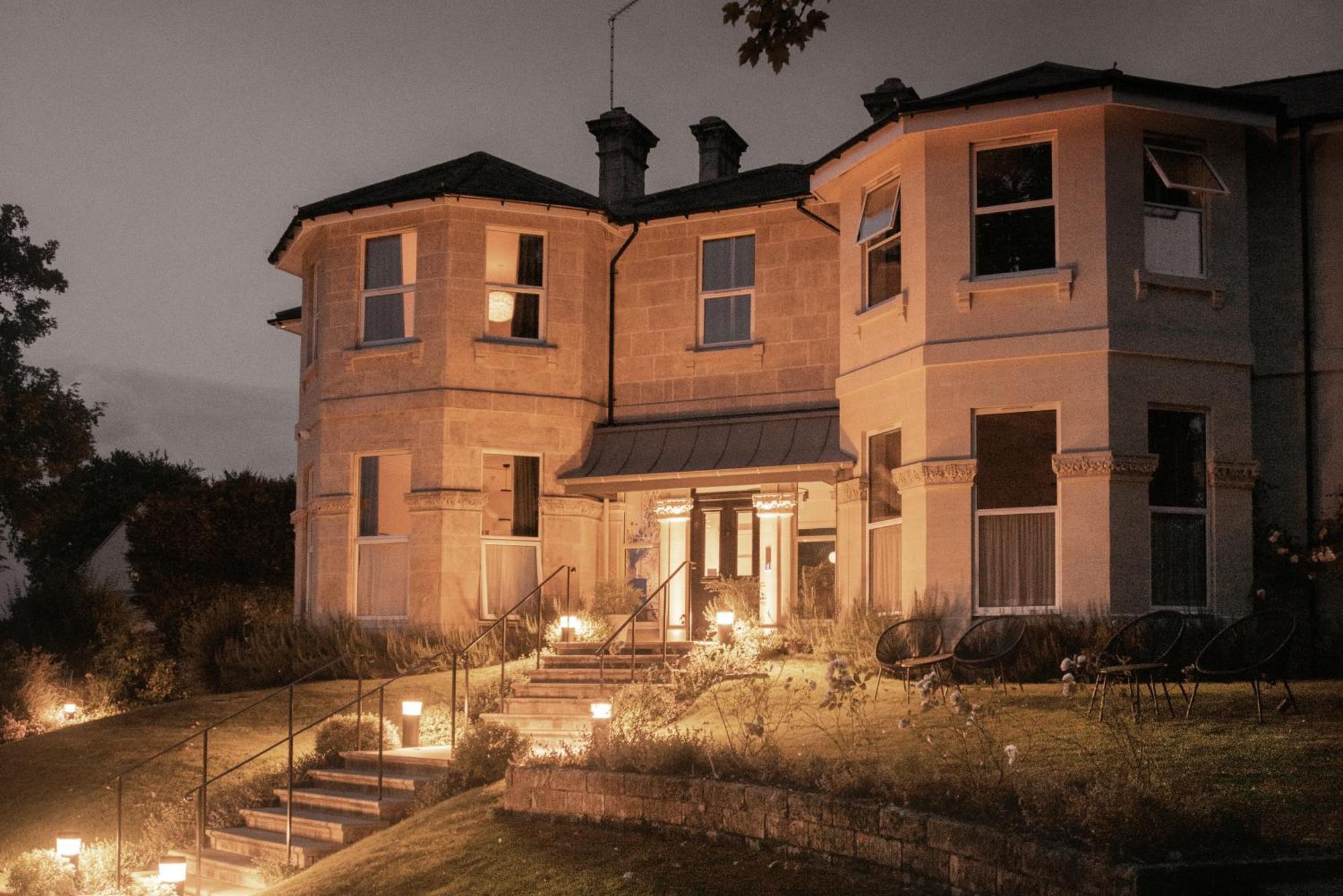 Leighton House Boutique B&B Bath Extérieur photo The main house at night